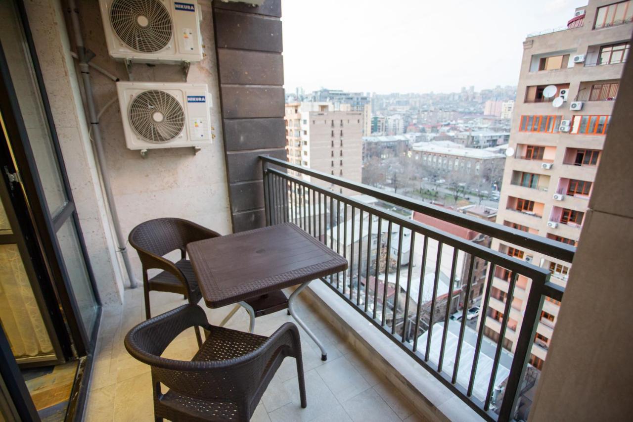 Fantastic Apartments Near Republic Square, Perfect Location, Mystreet Company Yerevan Exterior foto