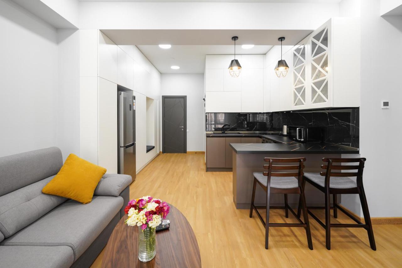Fantastic Apartments Near Republic Square, Perfect Location, Mystreet Company Yerevan Exterior foto