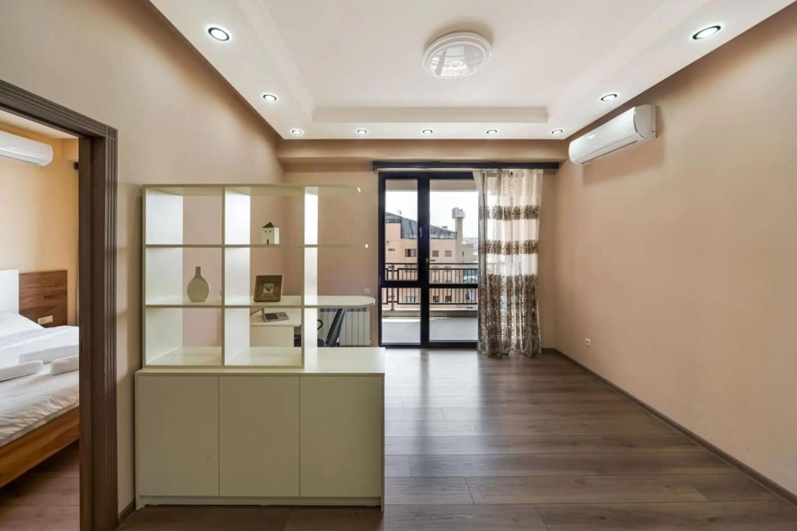 Fantastic Apartments Near Republic Square, Perfect Location, Mystreet Company Yerevan Exterior foto