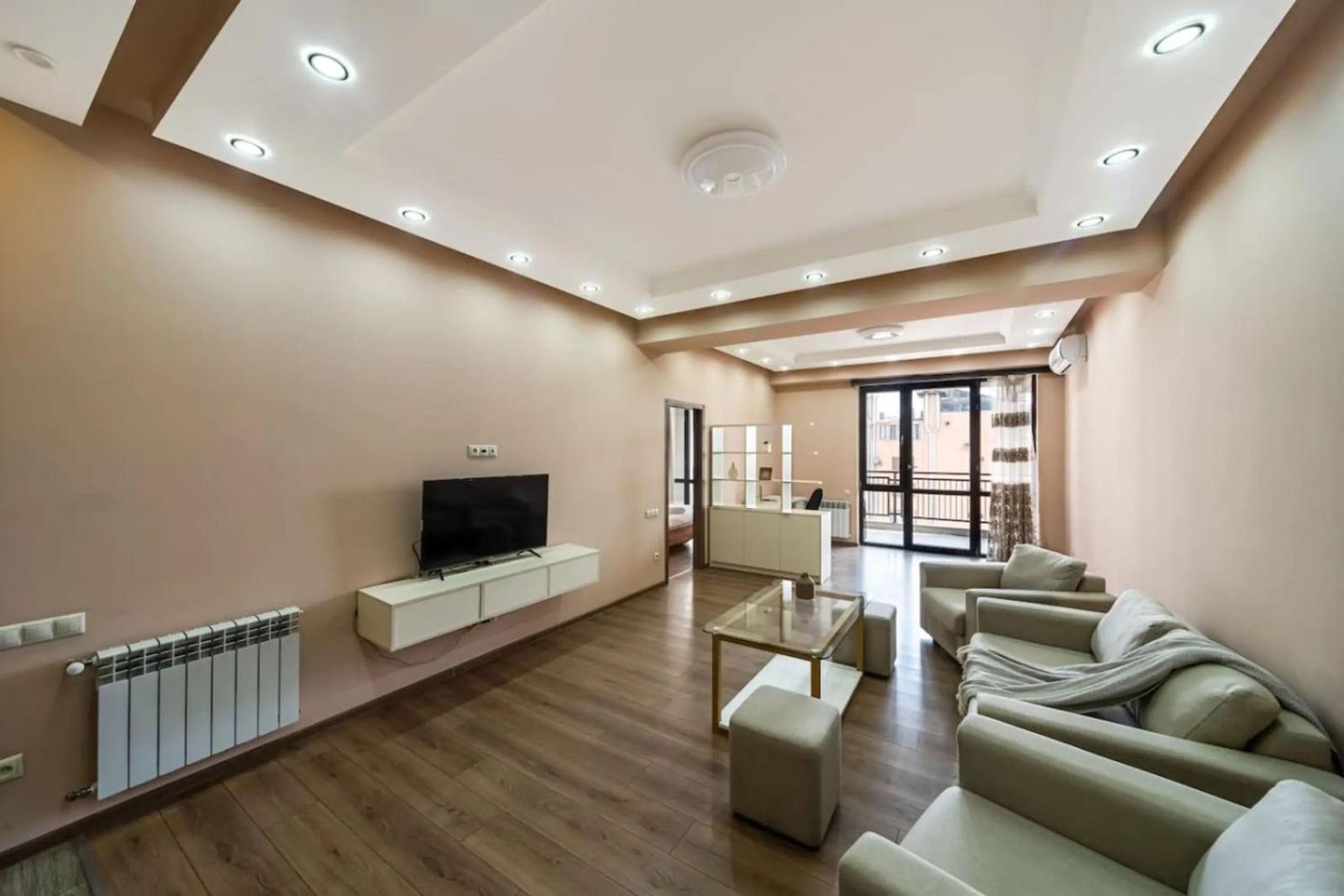 Fantastic Apartments Near Republic Square, Perfect Location, Mystreet Company Yerevan Exterior foto